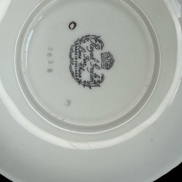 Royal Doulton Gold and Floral Accent Plate - Picture 3 of 4